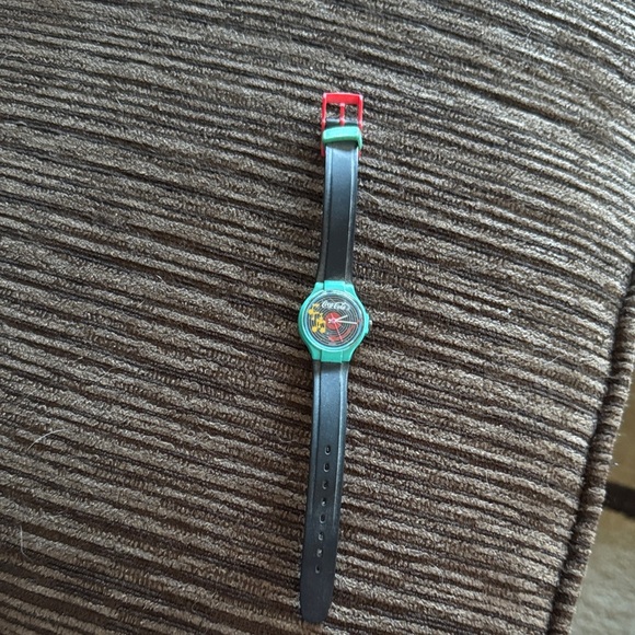 Coke cola Smartwatch with Musical Theme - Green and Black - Picture 6 of 9